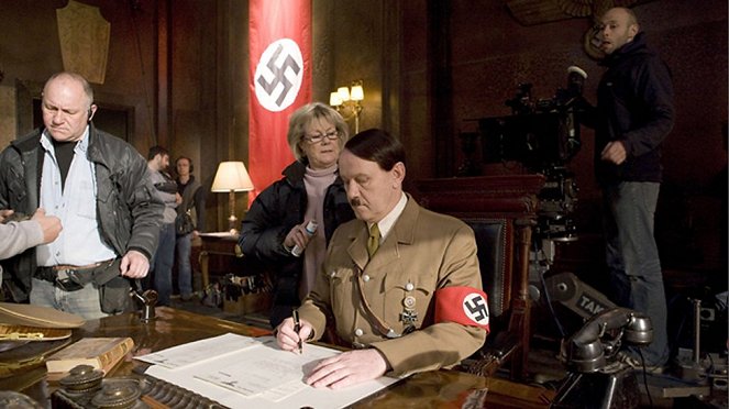 Doctor Who - Season 6 - Let's Kill Hitler - Photos - Albert Welling