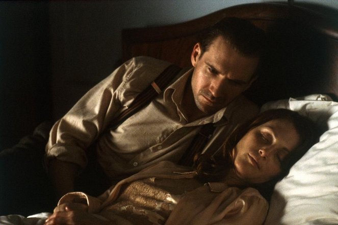 Koniec romansu - Z filmu - Ralph Fiennes, Julianne Moore