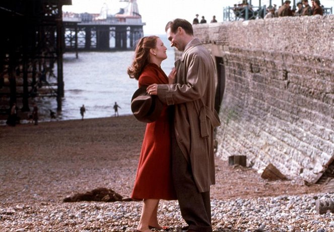 Koniec romansu - Z filmu - Julianne Moore, Ralph Fiennes
