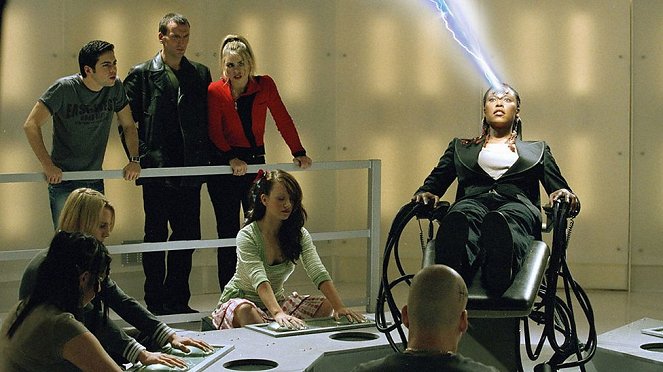 Doctor Who - The Long Game - Photos - Bruno Langley, Christopher Eccleston, Billie Piper, Christine Adams