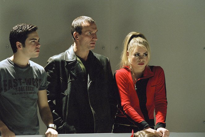 Doctor Who - The Long Game - Photos - Bruno Langley, Christopher Eccleston, Billie Piper