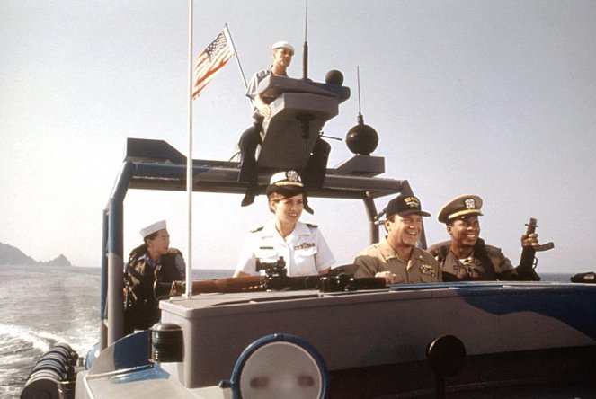 McHale's Navy - Van film - Debra Messing, Tom Arnold