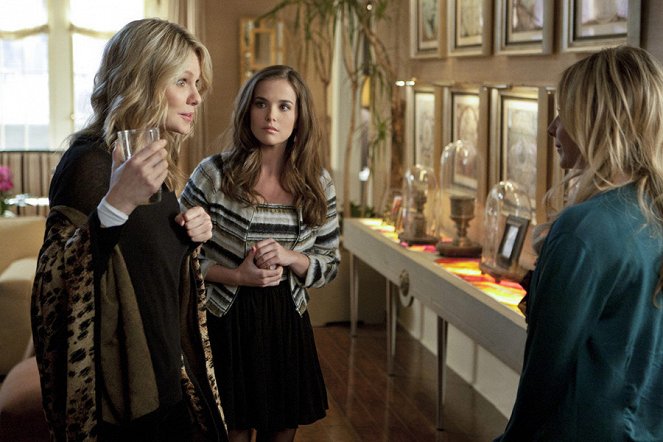 Ringer - Kuvat elokuvasta - Andrea Roth, Zoey Deutch, Sarah Michelle Gellar