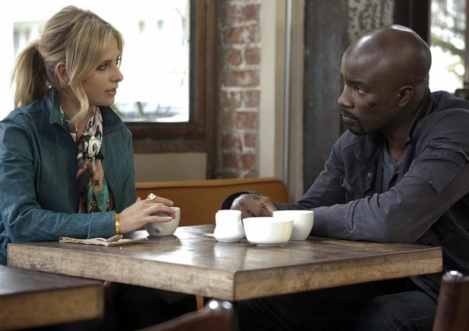 Ringer - Film - Sarah Michelle Gellar, Mike Colter