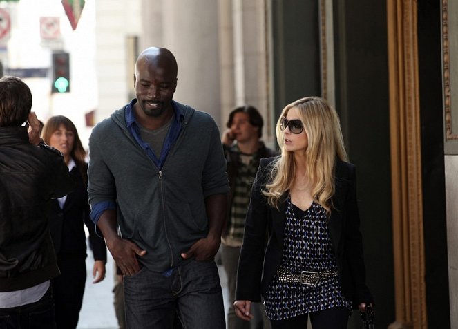 Nebezpečná identita - Z filmu - Mike Colter, Sarah Michelle Gellar