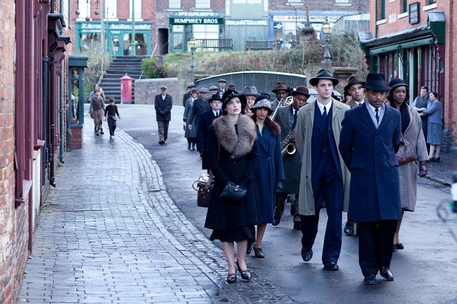 Dancing on the Edge - Z filmu - Janet Montgomery, Angel Coulby, Matthew Goode, Chiwetel Ejiofor, Wunmi Mosaku