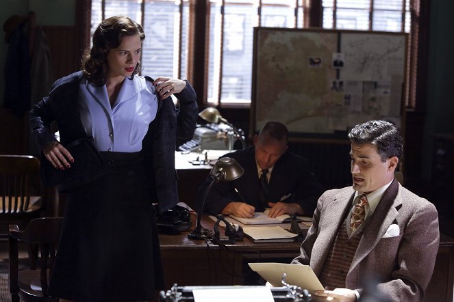 Agent Carter - Season 1 - Bridge and Tunnel - Photos - Hayley Atwell, Enver Gjokaj