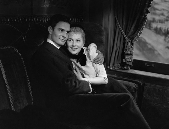 Letter from an Unknown Woman - Photos - Louis Jourdan, Joan Fontaine
