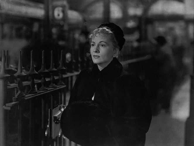 Letter from an Unknown Woman - Photos - Joan Fontaine