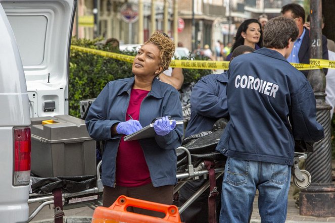 NCIS: New Orleans - Watch over Me - Van film - CCH Pounder