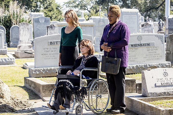 NCIS: New Orleans - Chasing Ghosts - Van film - Angela Gots, Cristine Rose, CCH Pounder