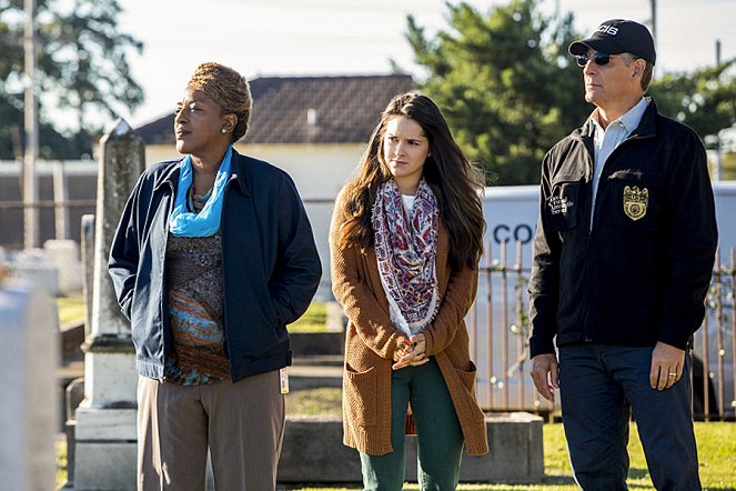 NCIS: New Orleans - Chasing Ghosts - Film - CCH Pounder, Shanley Caswell, Scott Bakula