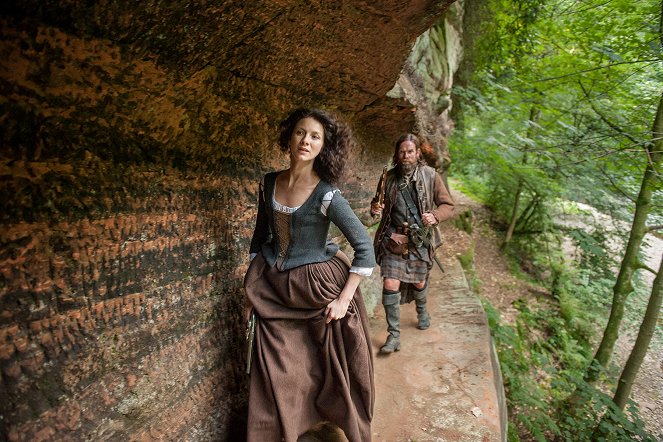 Outlander - Die Highland-Saga - Filmfotos - Caitríona Balfe, Duncan Lacroix