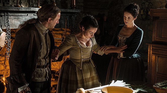 Outlander - Die Highland-Saga - Filmfotos - Laura Donnelly, Caitríona Balfe