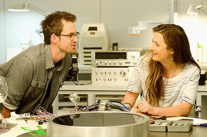 Extant - More in Heaven and Earth - Photos - Tyler Hilton, Grace Gummer