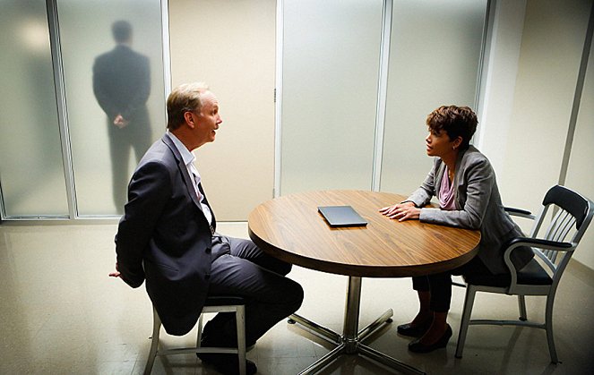 Extant - Season 1 - Before the Blood - Photos - Michael O'Neill, Halle Berry