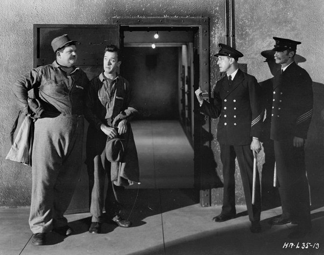 Hinter Schloß und Riegel - Filmfotos - Oliver Hardy, Stan Laurel