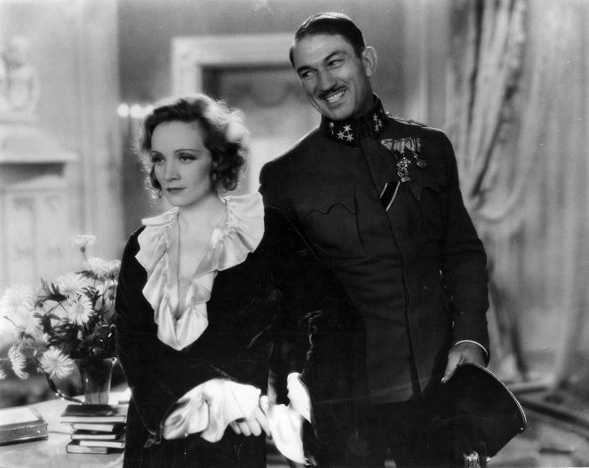 Dishonored - Z filmu - Marlene Dietrich, Victor McLaglen