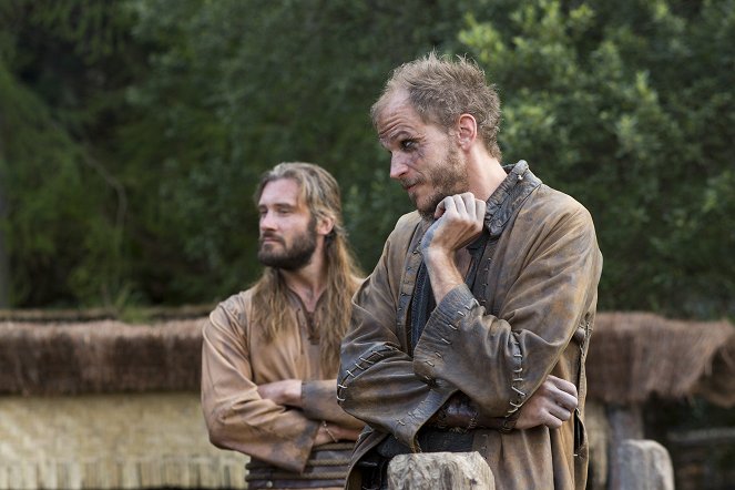 Vikings - Season 1 - Initiationsriten - Filmfotos - Clive Standen, Gustaf Skarsgård