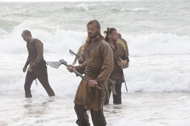 Vikings - Dispossessed - Photos - Clive Standen