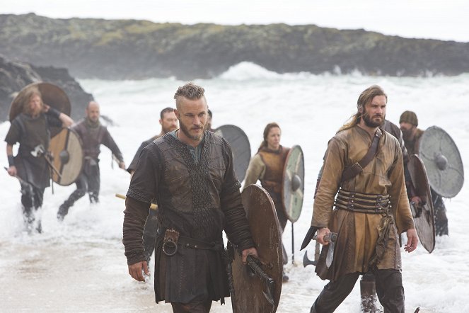 Vikings - Dispossessed - Photos - Travis Fimmel, Clive Standen