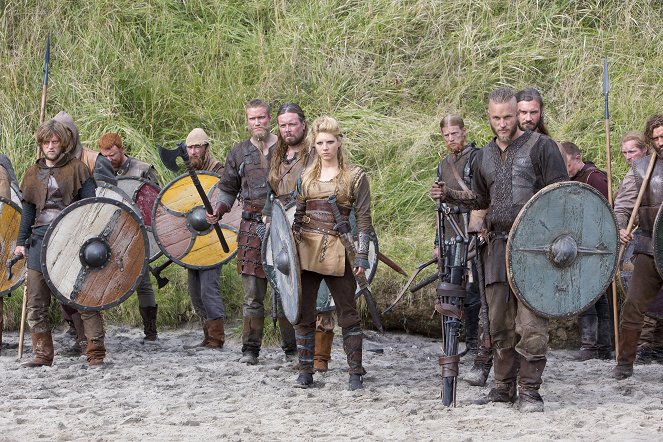 Vikings - Season 1 - Der Prozess - Filmfotos - Katheryn Winnick, Travis Fimmel, Clive Standen