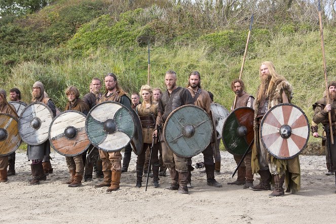 Vikings - Season 1 - Der Prozess - Filmfotos - Katheryn Winnick, Travis Fimmel, Clive Standen, Vladimír Kulich