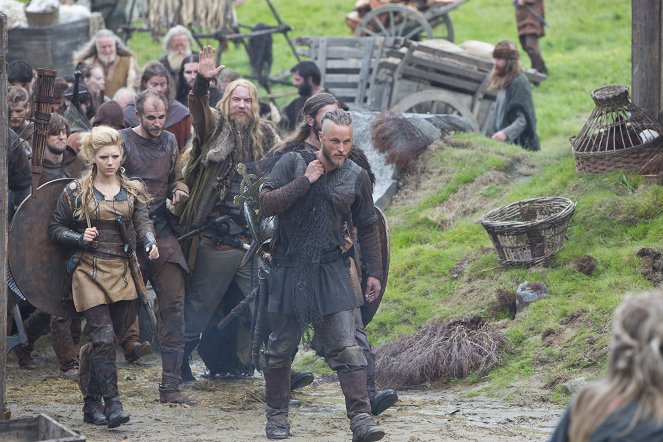 Vikings - Season 1 - Trial - Photos - Katheryn Winnick, Gustaf Skarsgård, Vladimír Kulich, Travis Fimmel