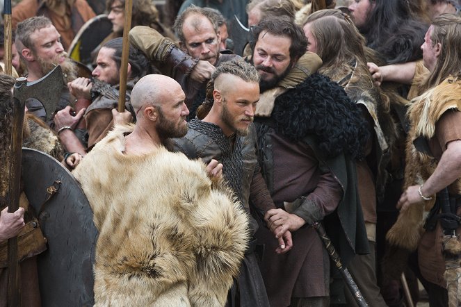 Vikingové - Soud - Z filmu - Gustaf Skarsgård, Travis Fimmel