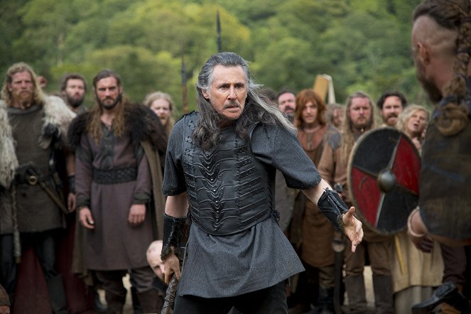 Vikings - Season 1 - Burial of the Dead - Photos - Jefferson Hall, Gabriel Byrne, Clive Standen
