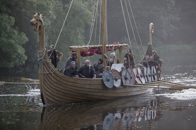 Vikingové - Královské výkupné - Z filmu - Gustaf Skarsgård, Travis Fimmel