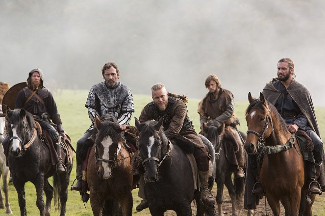 Vikings - A King's Ransom - Photos - Jefferson Hall, David Murray, Travis Fimmel, Clive Standen