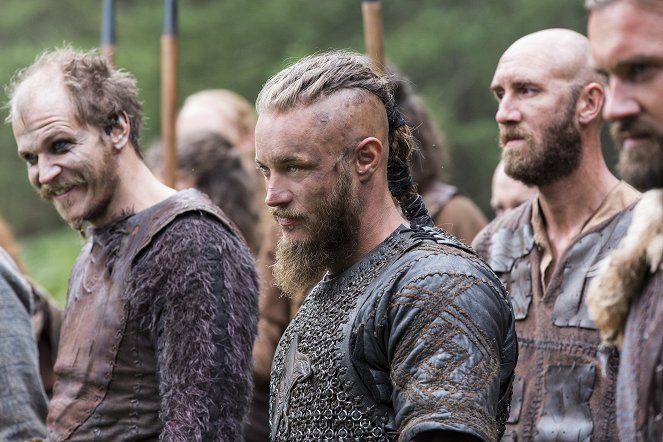 Vikings - Answers in Blood - Van film - Gustaf Skarsgård, Travis Fimmel