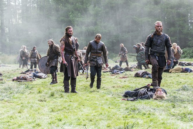 Vikings - Answers in Blood - Photos - Clive Standen, Alexander Ludwig, Travis Fimmel