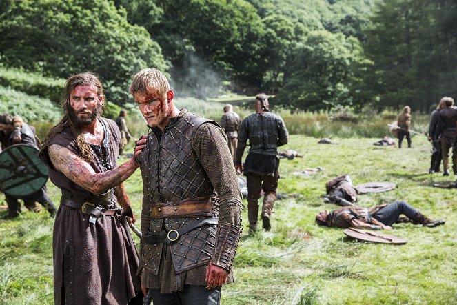Vikings - Answers in Blood - Photos - Clive Standen, Alexander Ludwig