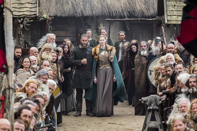 Vikings - Prece do Senhor - Do filme - Travis Fimmel, Alyssa Sutherland