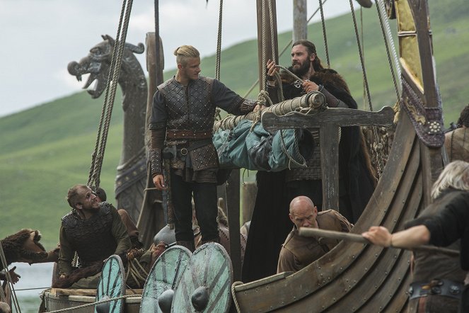 Vikings - Season 3 - Mercenary - Photos - Gustaf Skarsgård, Alexander Ludwig, Clive Standen