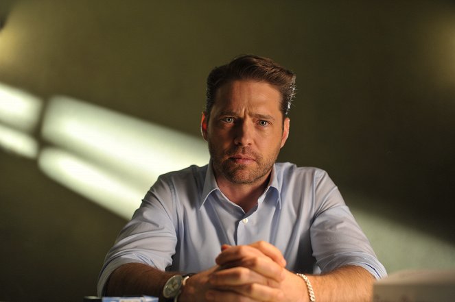 Call Me Fitz - Season 2 - Repo Wedding - Photos - Jason Priestley