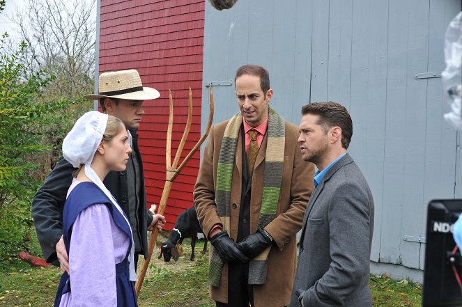 Szólíts Fitznek! - Season 2 - Amisok között - Filmfotók - Ernie Grunwald, Jason Priestley