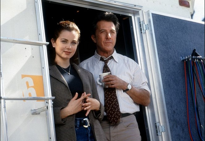 Mad City - Photos - Mia Kirshner, Dustin Hoffman