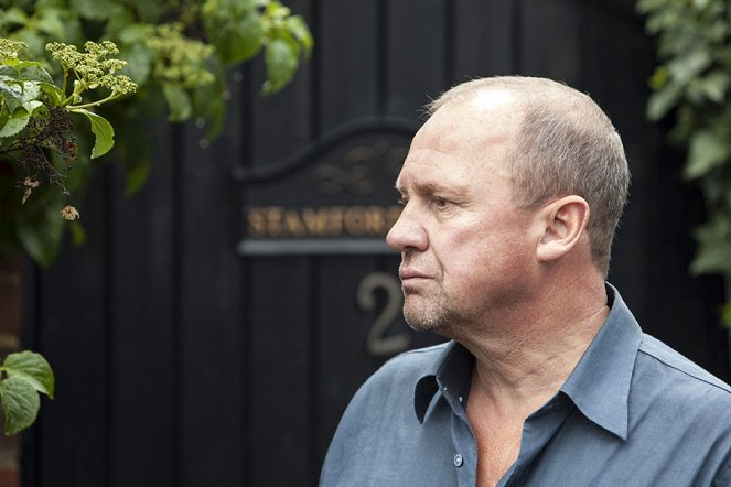 Mayday - Do filme - Peter Firth