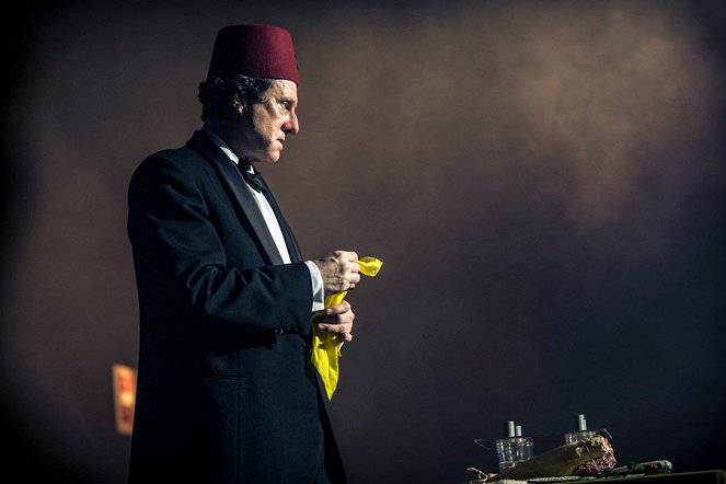 Tommy Cooper: Not Like That, Like This - Filmfotos - David Threlfall