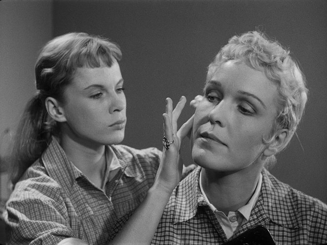 Nära livet - Van film - Bibi Andersson, Eva Dahlbeck