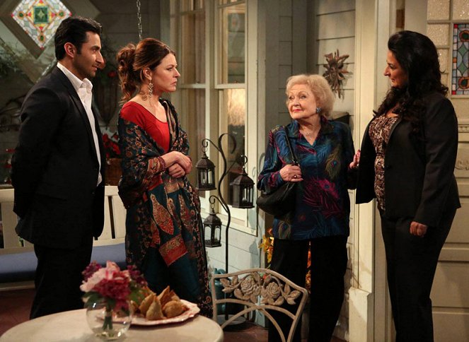 Hot in Cleveland - Photos - Pej Vahdat, Jane Leeves, Betty White, Alice Amter