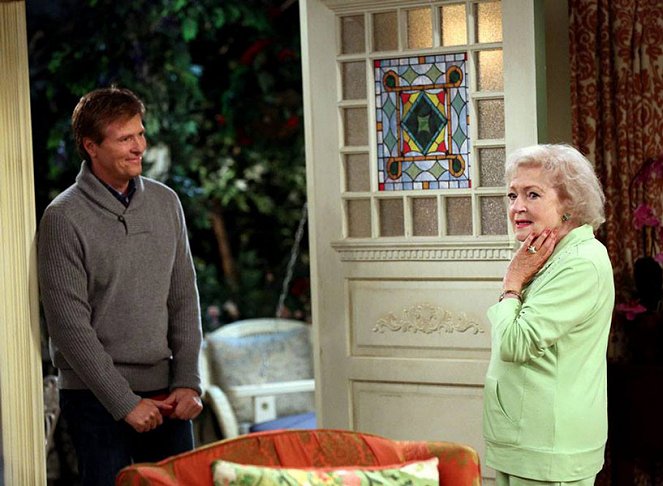 Hot in Cleveland - Photos - Betty White