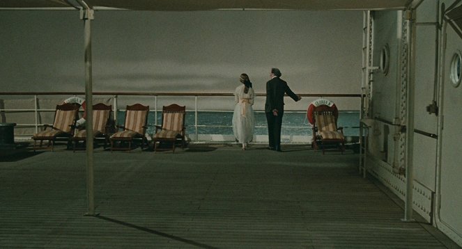 A loď pláva - Z filmu
