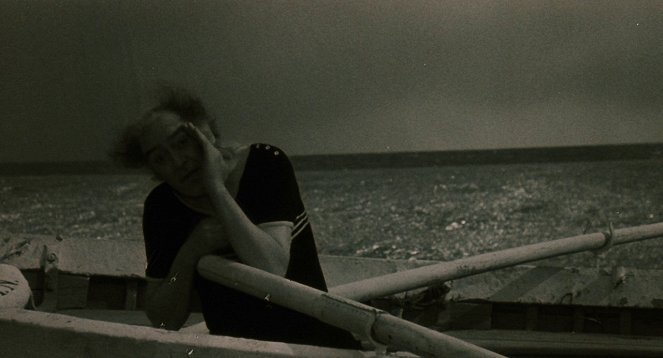 A loď pláva - Z filmu