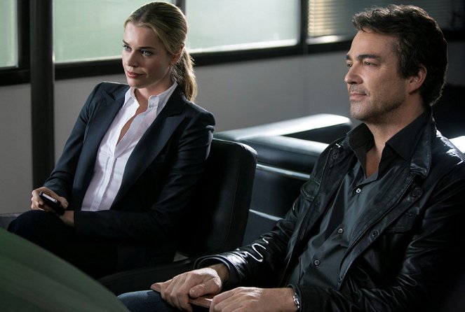 King & Maxwell - Filmfotos - Rebecca Romijn, Jon Tenney