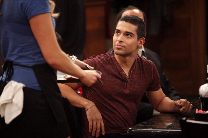 Are You There, Chelsea? - Photos - Wilmer Valderrama