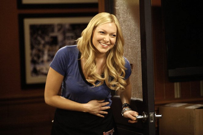 Are You There, Chelsea? - Photos - Laura Prepon